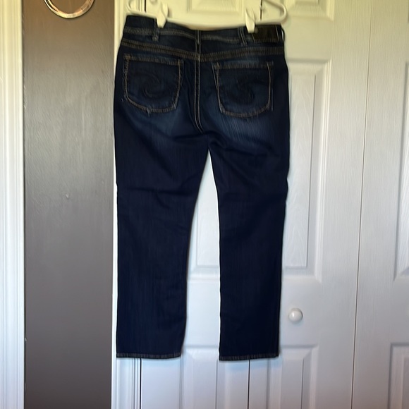 Suki Capri - Picture 4 of 4